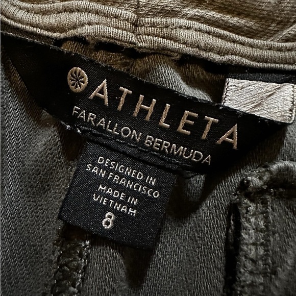 ATHLETA WOMEN'S OLIVE GRAY ELASTIC WAIST STRETCHY FARALLON BERMUDA Sz 8 - Picture 3 of 5